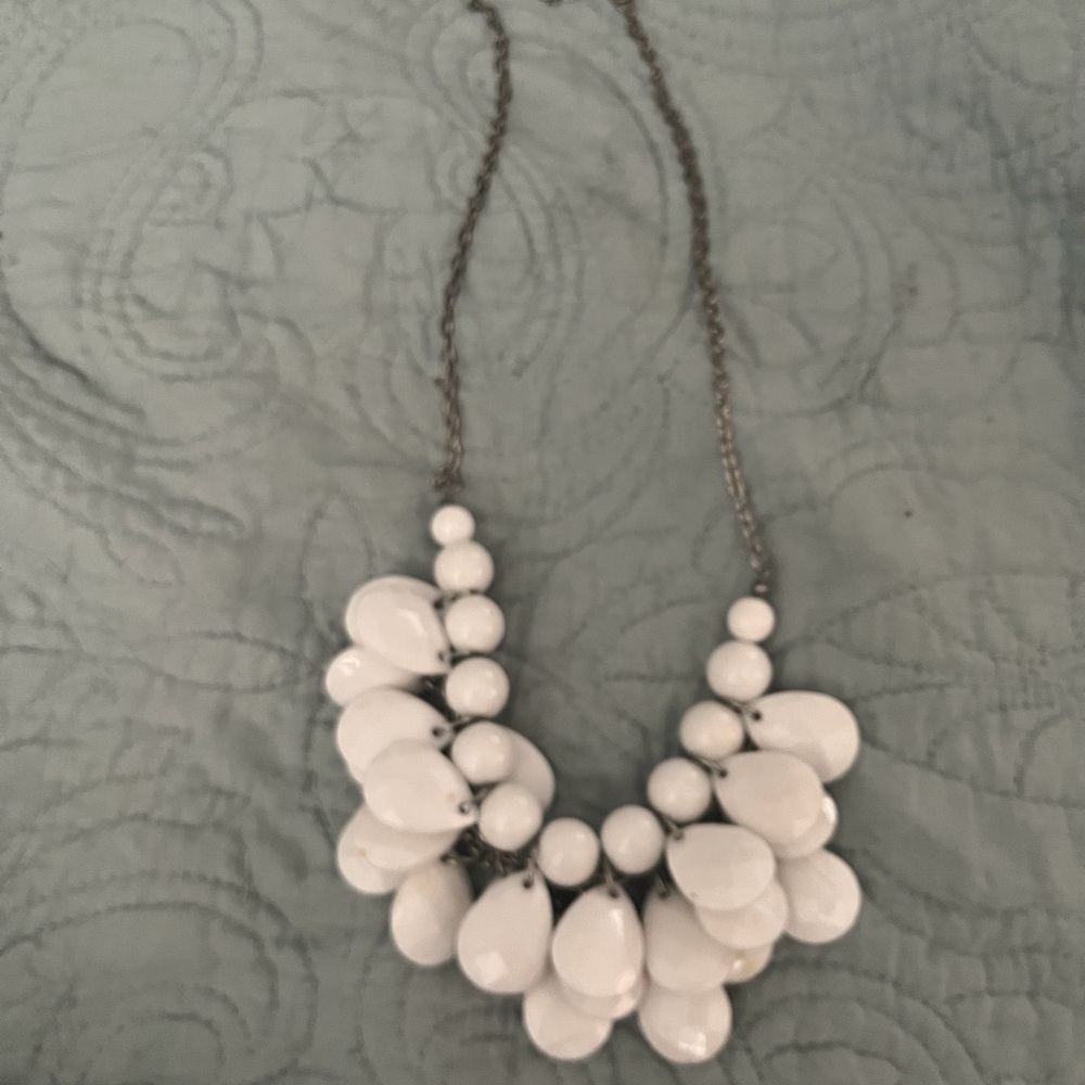 Chic White Teardrop Necklace